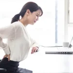 10 Tips Menghindari Nyeri Pinggang Saat Duduk Lama