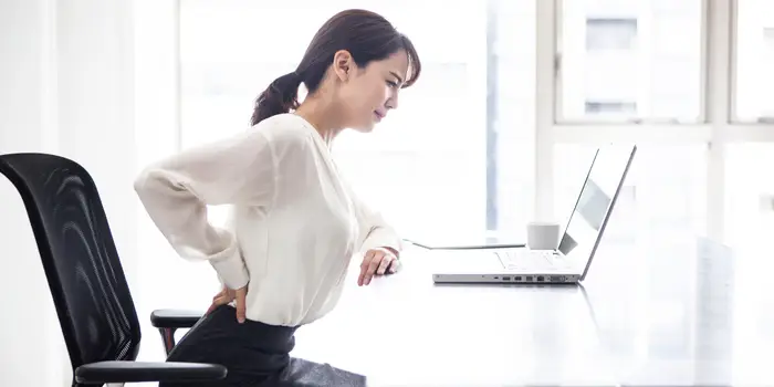 10 Tips Menghindari Nyeri Pinggang Saat Duduk Lama