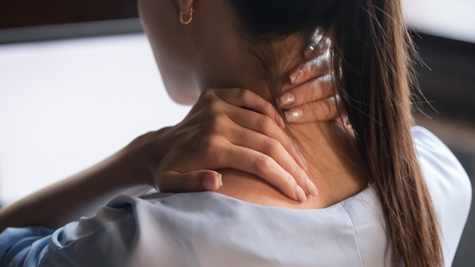 7 Cara Mencegah Leher Kaku Saat Bangun Tidur
