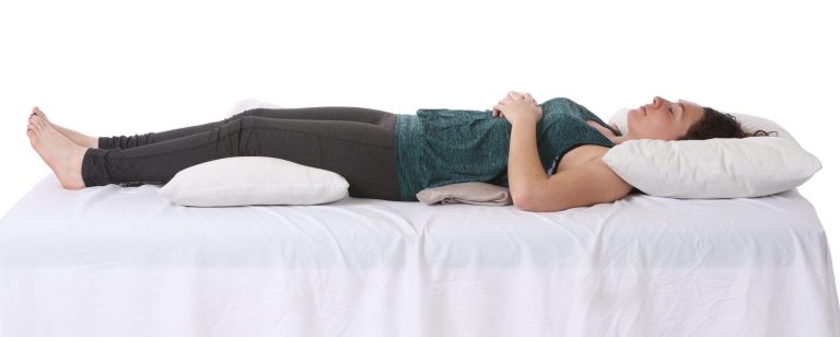 10 Posisi Tidur Terbaik untuk Menghindari Sakit Pinggang