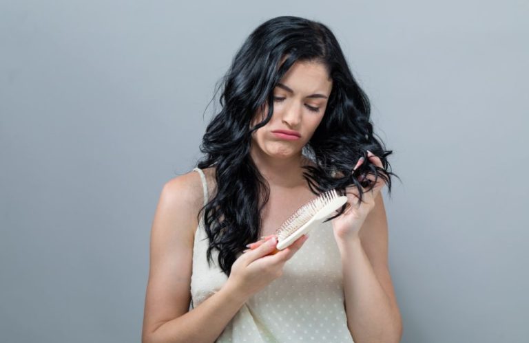 10 Kebiasaan Buruk yang Bikin Rambut Cepat Rusak
