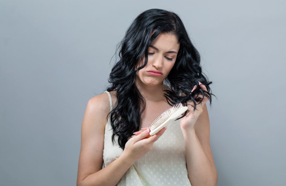 10 Kebiasaan Buruk yang Bikin Rambut Cepat Rusak