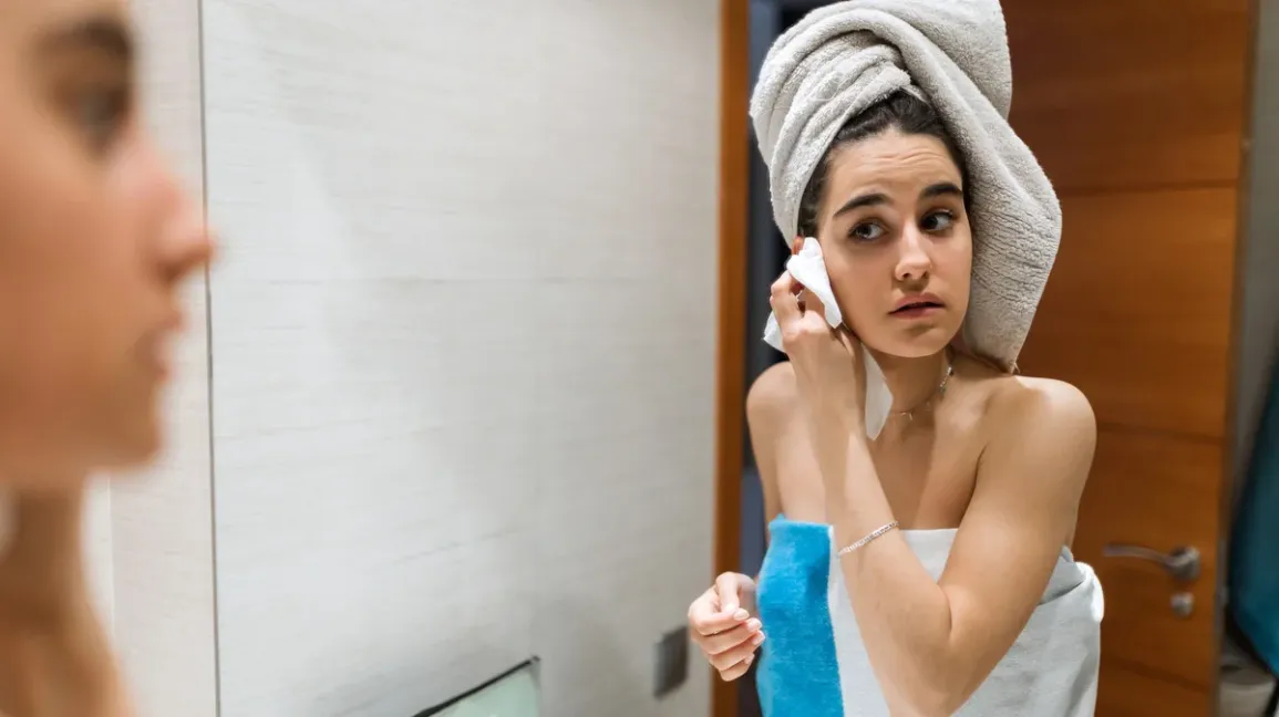 7 Cara Merawat Kulit Berjerawat dengan Skincare yang Tepat