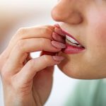 10 Kebiasaan Buruk yang Bikin Bibir Cepat Rusak