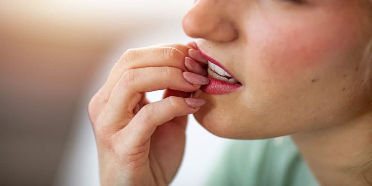 10 Kebiasaan Buruk yang Bikin Bibir Cepat Rusak